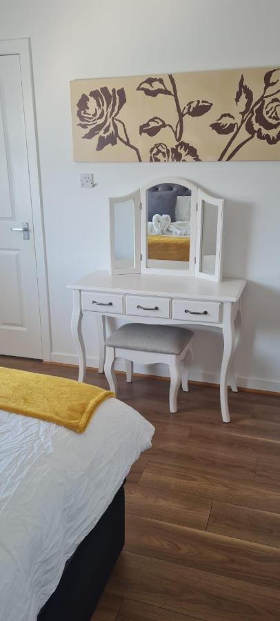 Silverburn New House With Free Parking And Nice Garden Glasgow Eksteriør billede